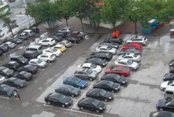 高速公路上的服務(wù)區(qū)、停車(chē)區(qū)與停車(chē)場(chǎng) 功能區(qū)別與選擇指南
